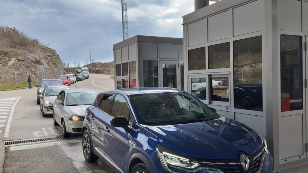 U Crnu Goru preko graničnih prelaza u Herceg Novom juče ušlo više od 20.000 putnika