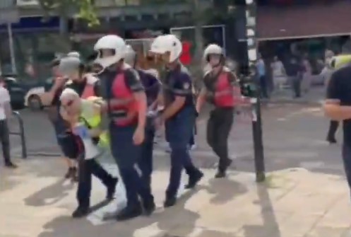 Nastavljen haos u Albaniji: Demonstranti policiju gađali jajima, na ulice izašla jedinica „Orao“ (VIDEO)