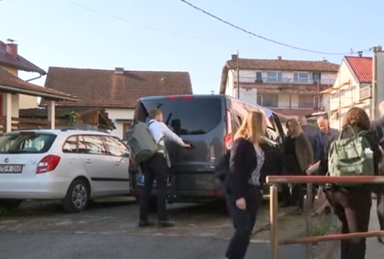 Američki istražioci stigli u Derventu: Svjedočenja Srba koji su preživjeli mučenja u logorima