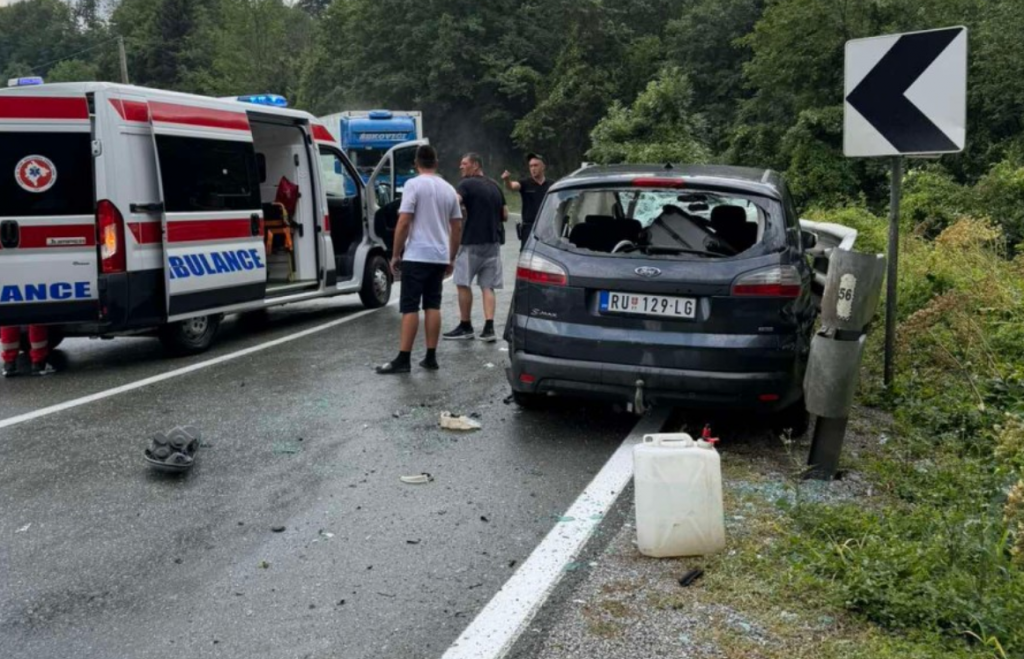 Saobraćajna nezgoda kod Kolašina, dvije osobe povrijeđene