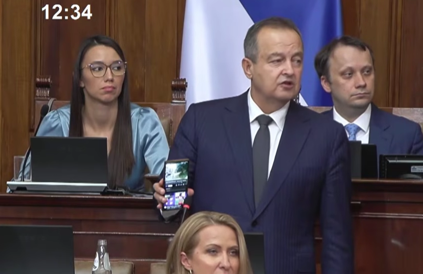 (VIDEO) Ivica Dačić u Skupštini Srbije pustio snimak: „Ovako zvuči zvučni top, on u Srbiji nikada nije upotrijebljen!“