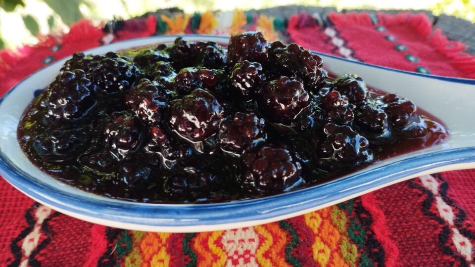 Domaće slatko od kupina – tradicionalni recept za omiljenu zimnicu
