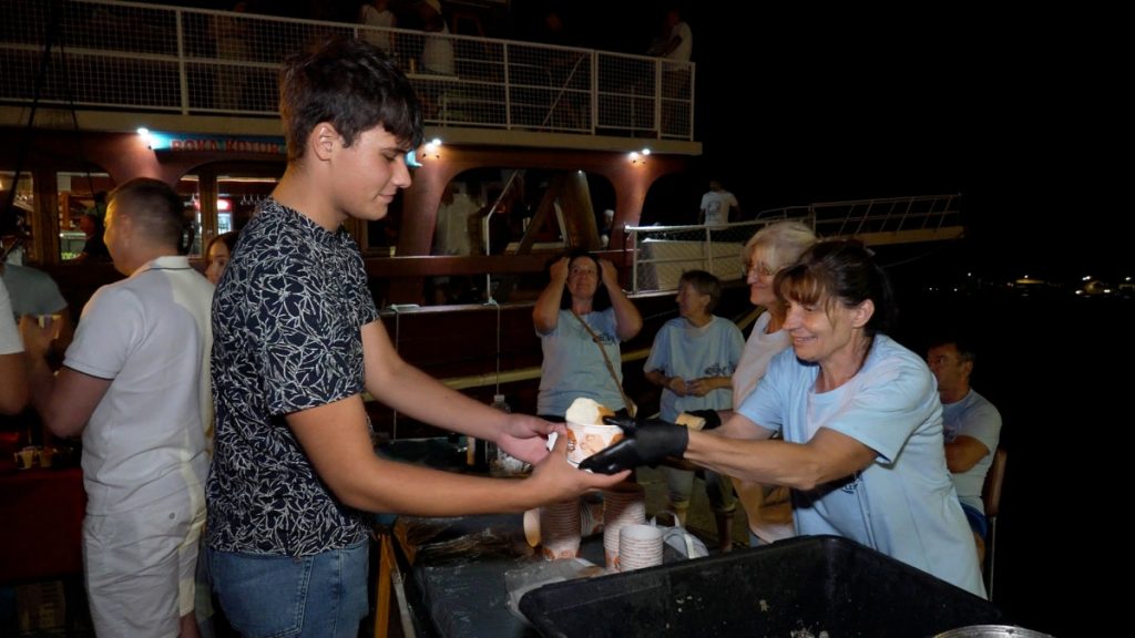Tradicionalna Fešta od ribe i vina u Lepetanima okupila veliki broj posjetilaca