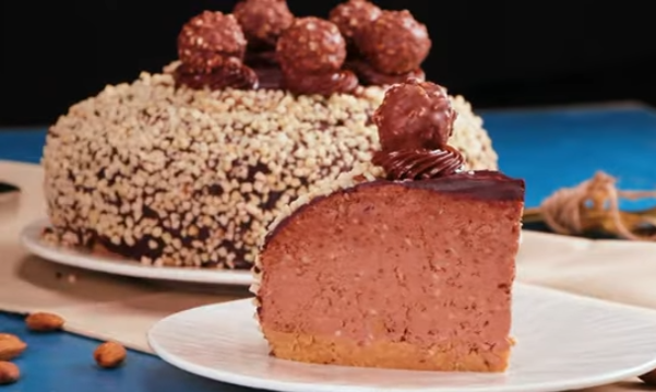 Ferero torta bez pečenja – kremasta čokoladna poslastica sa lješnicima