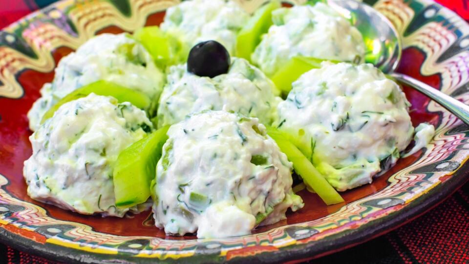 Kremasta salata od krastavca i jogurta: Osvježavajući prilog za ljetnje dane