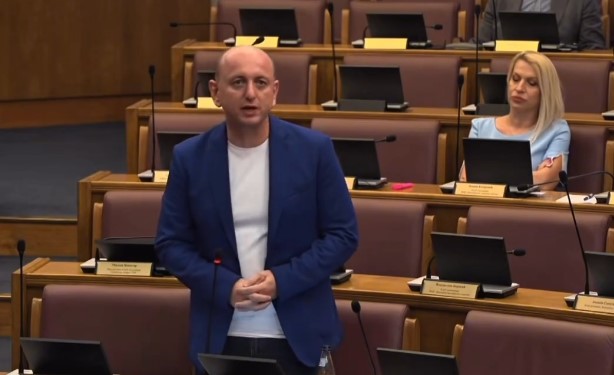 Knežević: Ovo nisu ustavne promjene, nego vudu vradžbine parlamentarne većine u pokušaju oživljavanja političkog zombija Ranka Krivokapića