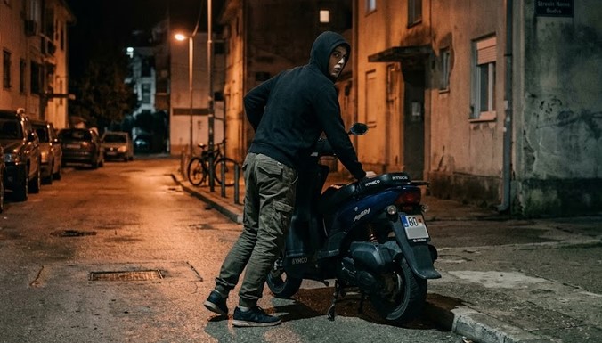 Krivične prijave protiv pet osoba, među njima dvojica maloljetnika: 17-godišnjak ukrao motor, ostali ga koristili, prodavali…