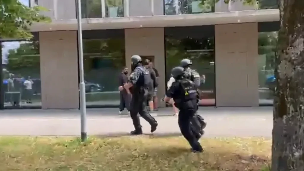 Opsadno stanje u Njemačkoj: Turčin sa puškom u ruci zapucao na policiju