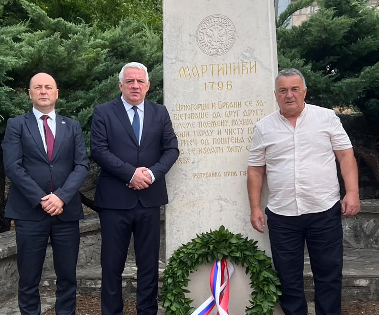 Delegacija NSD položila vijenac na spomenik junacima Martinićke bitke: Sa ponosom pamtimo svoje pretke koji su živote dali za slobodu i ujedinjenje našeg naroda