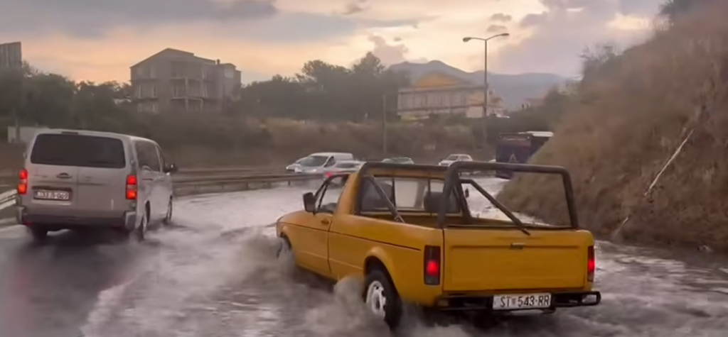 Oluja u Hrvatskoj rušila stabla, oštećen krov sportske dvorane u Slavoniji