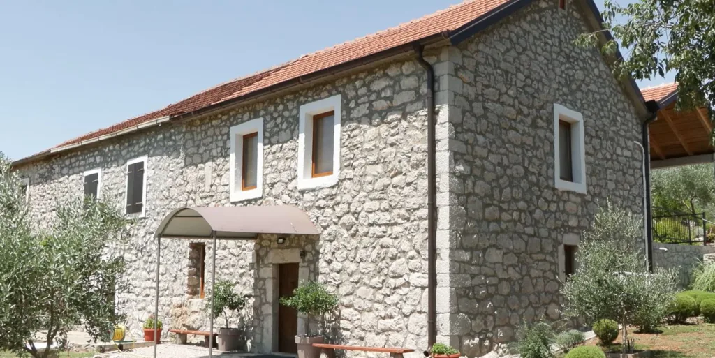 Kuća Ivana Milutinovića u Piperima i dalje čeka obnovu