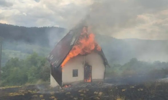 Veliki požar u Pljevljima, gori više objekata