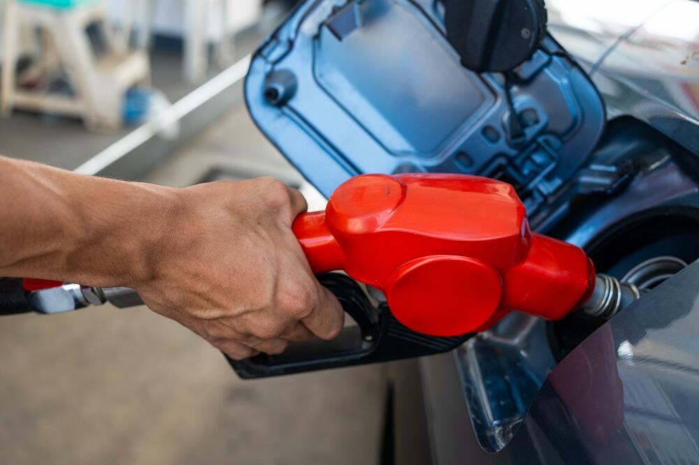 Vlada spriječila skok cijena goriva: Dizel pojeftinio, cijena benzina nepromijenjena