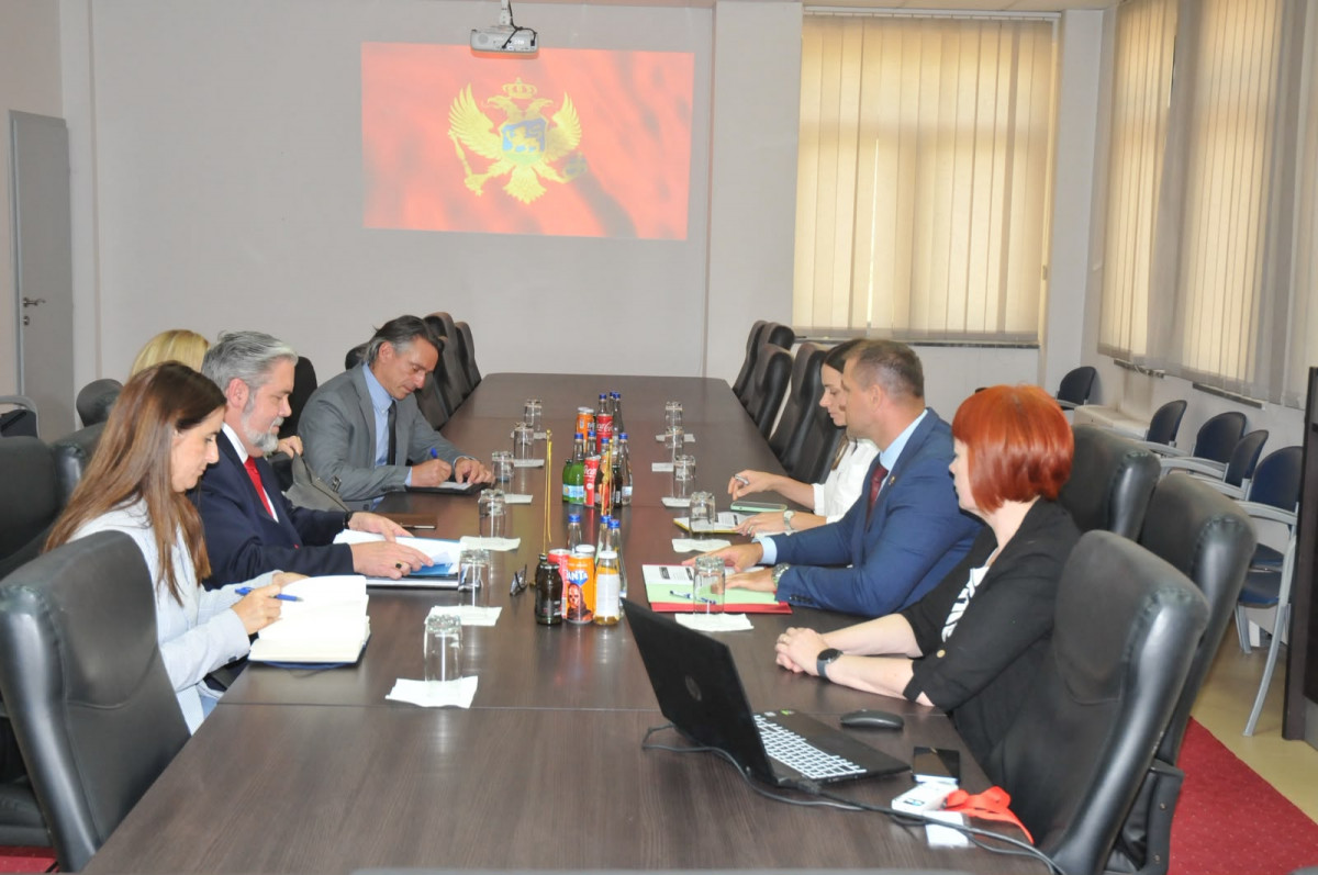 sastanak, direktor i otpravnik poslova ambasade sad (5)