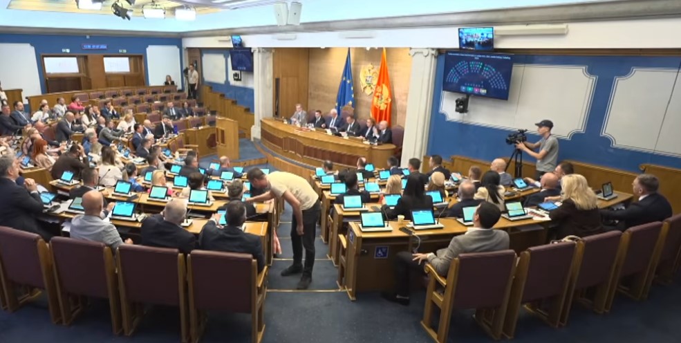 Evo šta su dogovorli vlast i opozicija: Do 31. jula izmjene zakona o policiji i ANB-u, Ustav da se promijeni do 4. septembra
