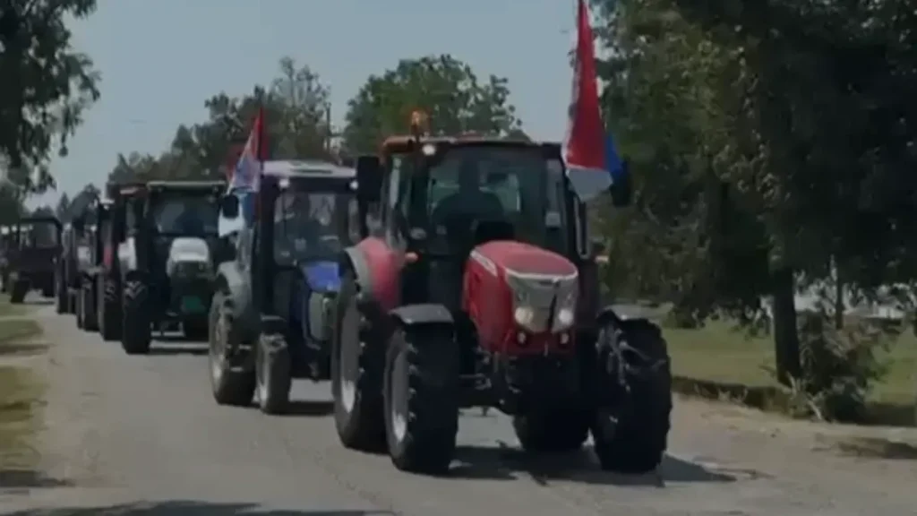Bogatić čeka  Vučića! Kilometarska kolona traktora, vijore se srpske zastave!
