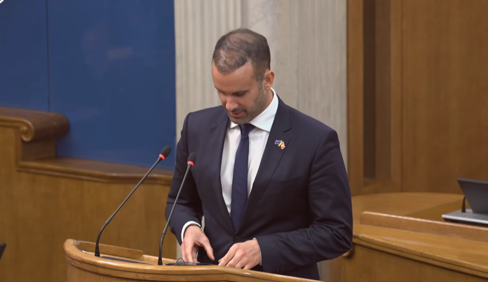 Spajić na sred premijerskog sata upalio ChatGPT