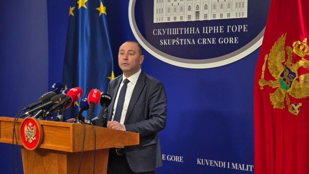 Đoković odgovorio Evropskom savezu: Negirate li da je vaš visoki funkcioner nazivao srpske političke predstavnike „četničkom bagrom“ ili su i za to krivi mediji?