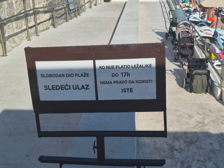 Plažni mobilijar besplatan nakon 17 sati, ali samo za građane Crne Gore