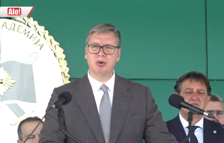 Vučić se obratio potporučnicima Vojske Srbije: Vi ste ti koji ćete štititi ovu zemlju, zapamtite KiM su naše i po Ustavu i po pravdi Boga!