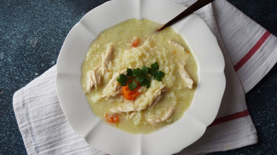 Grčka avgolemono čorba: Kremasti spoj piletine, limuna i pirinča